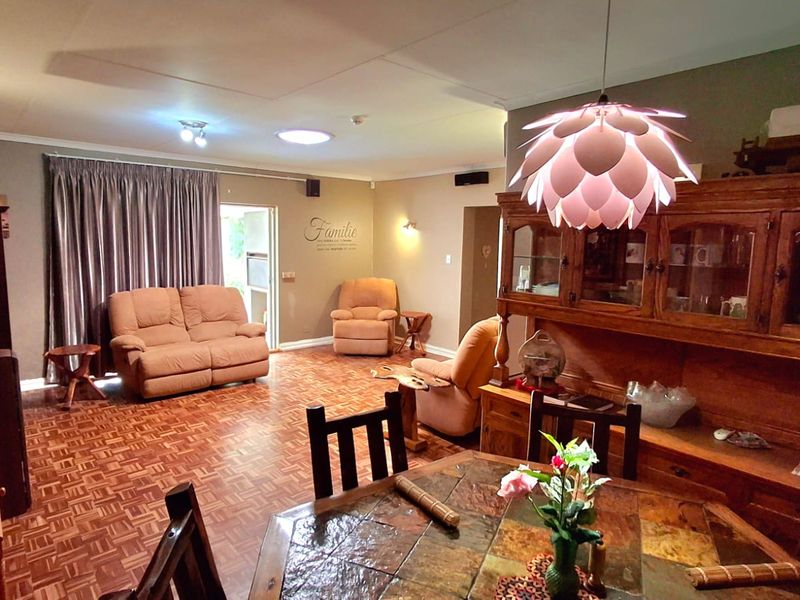 Prime Opportunity for Preschool or Aftercare – Equipped with Borehole & Solar Power - Photo 3