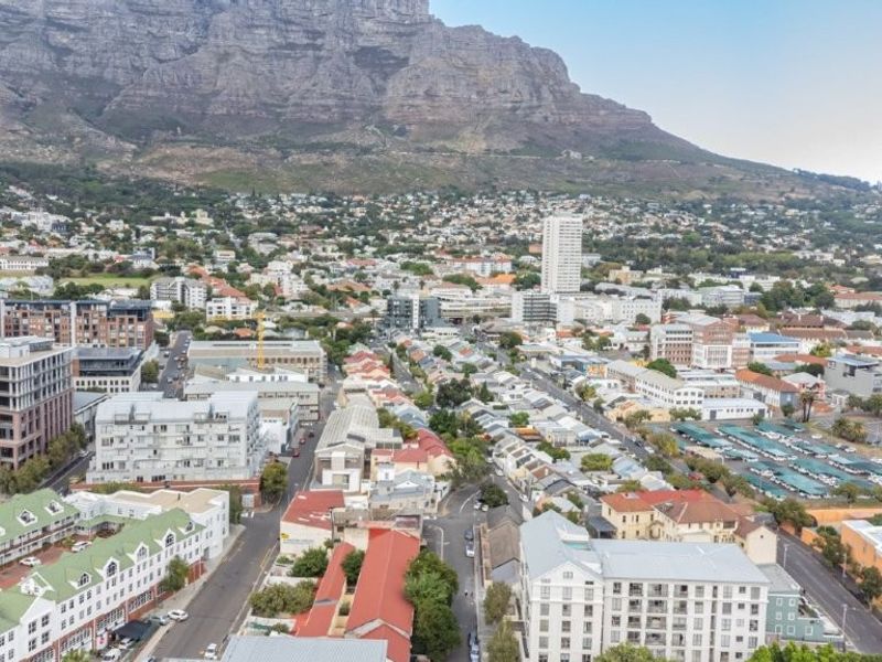 2-Bedroom Apartment With Stunning Table Mountain Views! - Photo 10