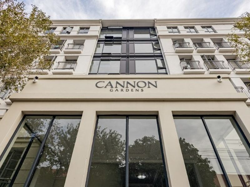 2-Bedroom Apartment With Stunning Table Mountain Views! - Photo 7