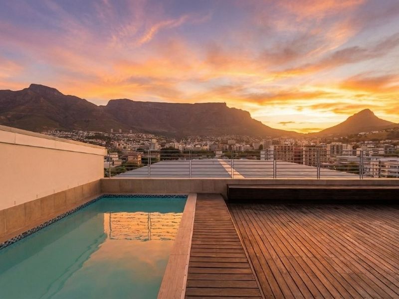 2-Bedroom Apartment With Stunning Table Mountain Views! - Photo 1