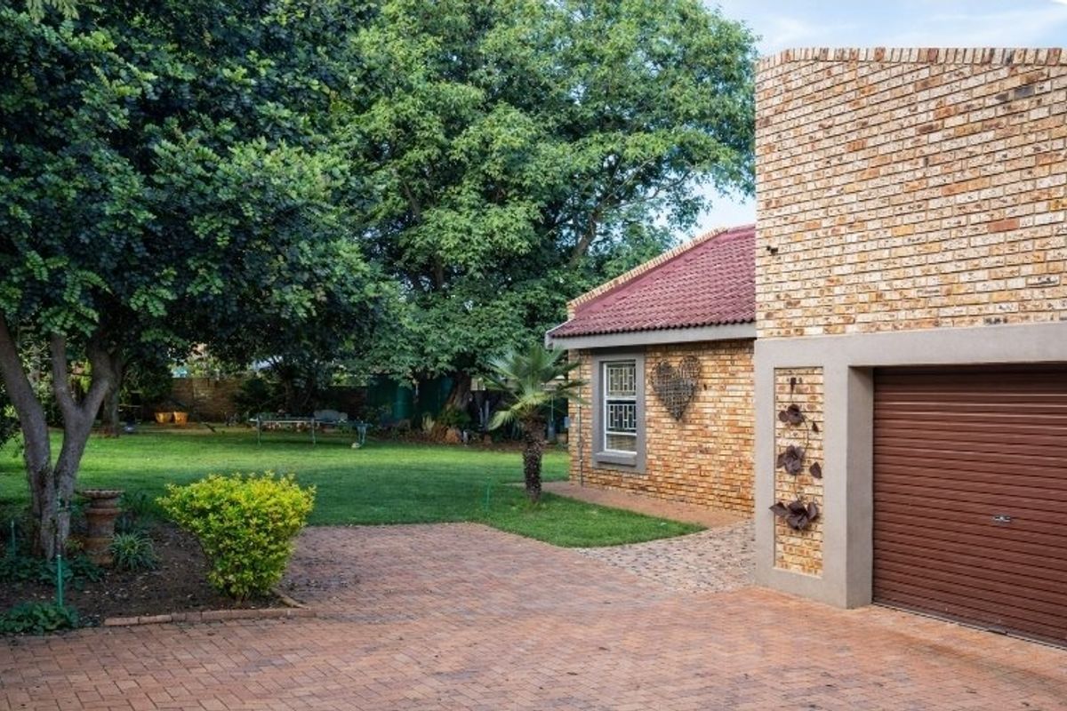 Sole and exclusive mandate..Work-from-Home Dream – 4 Bedroom Home with Large Workshop & Exceptional Parking Space in Doringkruin - Photo 5