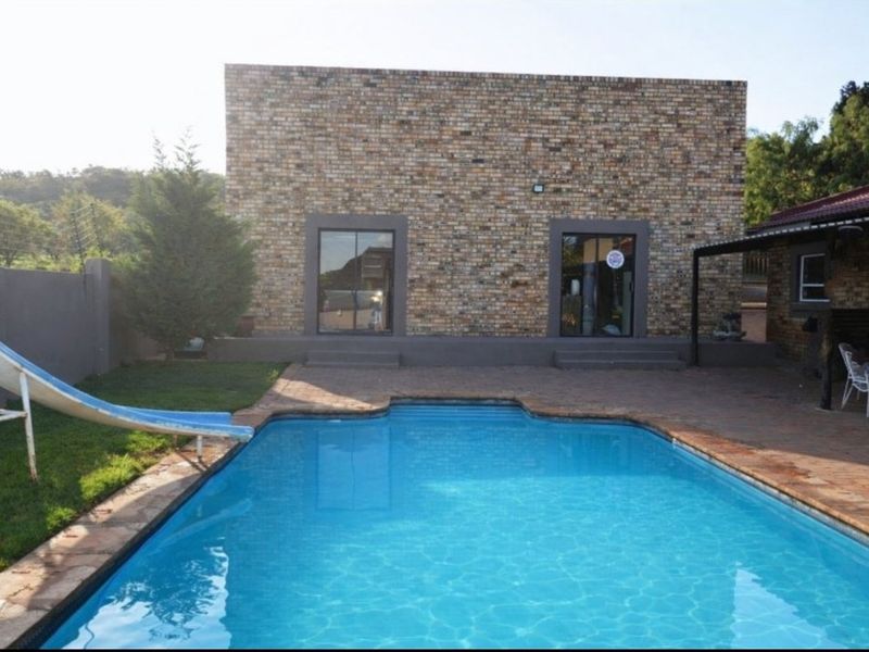 AN EXTRAORDINARY FOUR-BEDROOM RESIDENCE IN PRIME DORINGKRUIN – WHERE SPACE, SECURITY & VERSATILITY UNITE - Photo 5