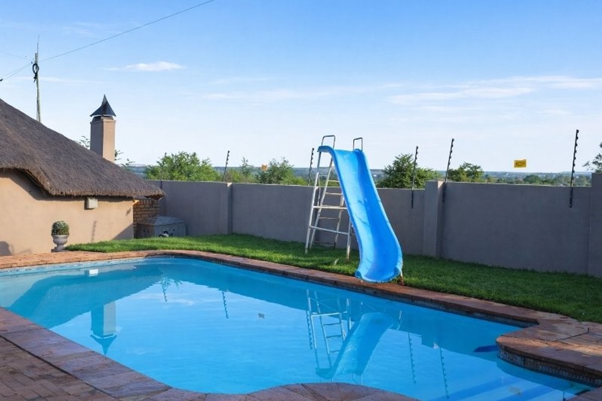 Sole and exclusive mandate..Work-from-Home Dream – 4 Bedroom Home with Large Workshop & Exceptional Parking Space in Doringkruin - Photo 4