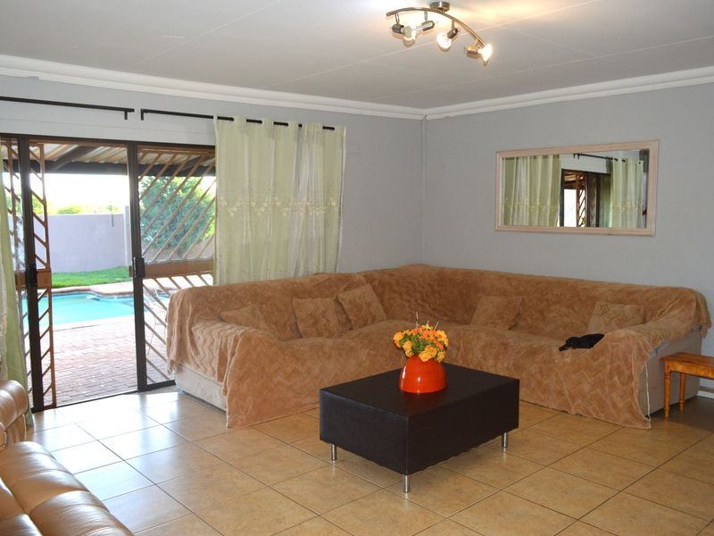 Sole and exclusive mandate..Work-from-Home Dream – 4 Bedroom Home with Large Workshop & Exceptional Parking Space in Doringkruin - Photo 10