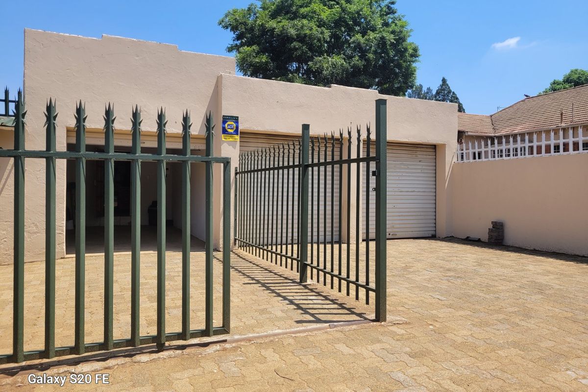 One Price. Two Houses. Endless Possibilities!! 4 Bed & 3 Bed House!!! - Photo 3