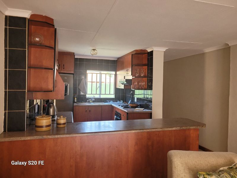 One Price. Two Houses. Endless Possibilities!! 4 Bed & 3 Bed House!!! - Photo 4