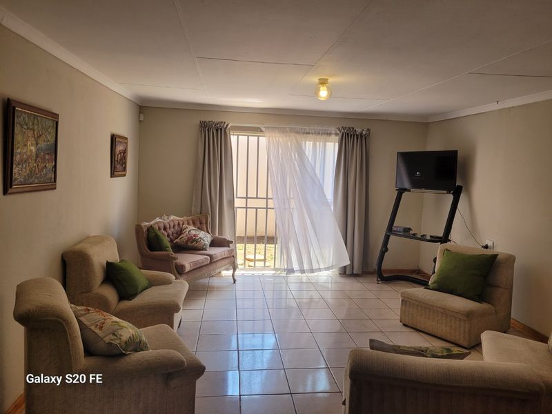 One Price. Two Houses. Endless Possibilities!! 4 Bed & 3 Bed House!!! - Photo 7