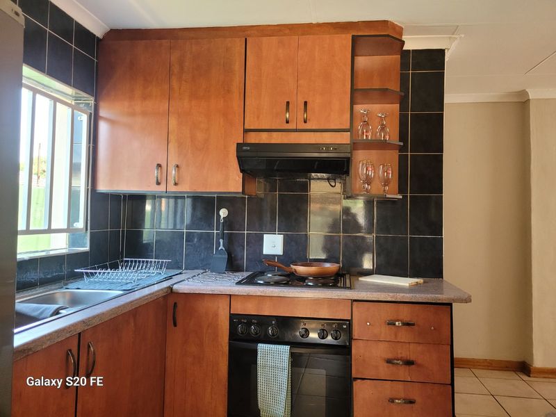 One Price. Two Houses. Endless Possibilities!! 4 Bed & 3 Bed House!!! - Photo 6