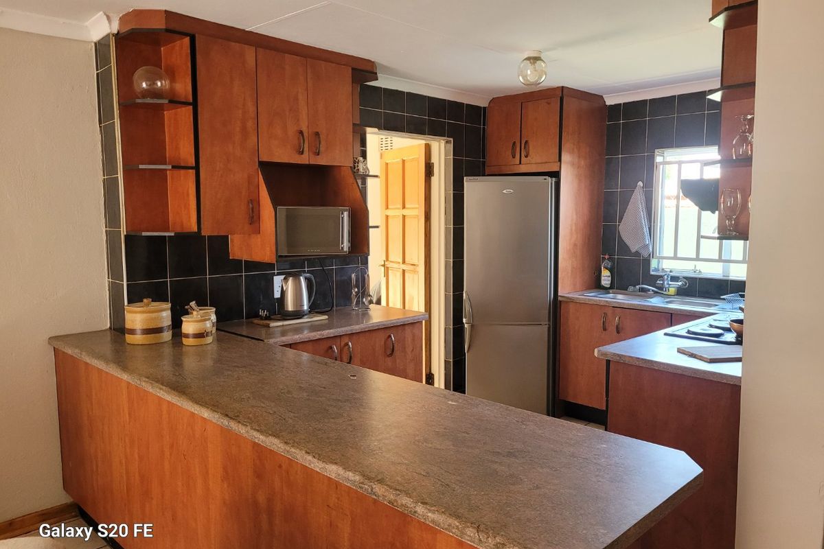 One Price. Two Houses. Endless Possibilities!! 4 Bed & 3 Bed House!!! - Photo 5