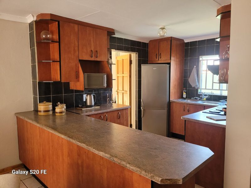 One Price. Two Houses. Endless Possibilities!! 4 Bed & 3 Bed House!!! - Photo 5