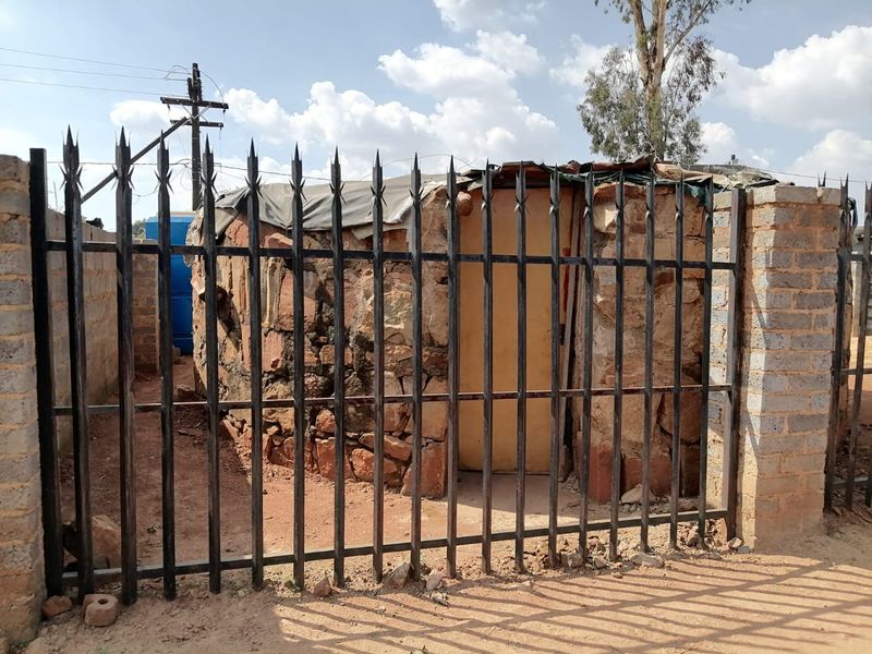 ACANT STAND FOR SALE LOCATED IN TEMBISA, DUDUZA SECTION - Photo 6