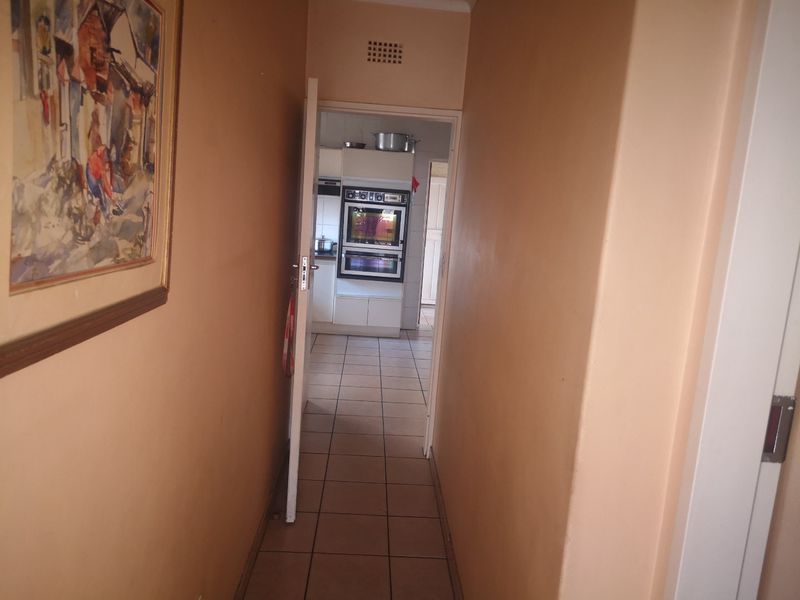 Charming 2-Bedroom Home with Granny Flat on Spacious Stand! - Photo 10