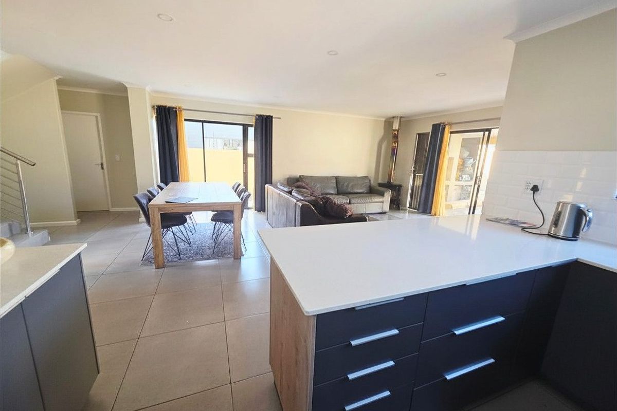 That rare five-bedroom find in the heart of Sandown | Bold on the outside. Exceptional on the inside - Sole Mandate - Photo 5