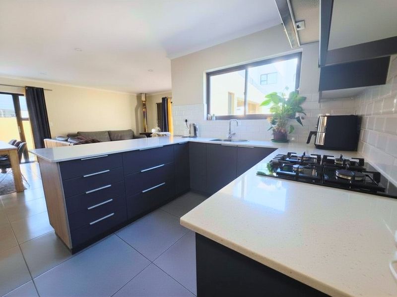 That rare five-bedroom find in the heart of Sandown | Character on the outside. Exceptional on the inside — Sole Mandate - Photo 3