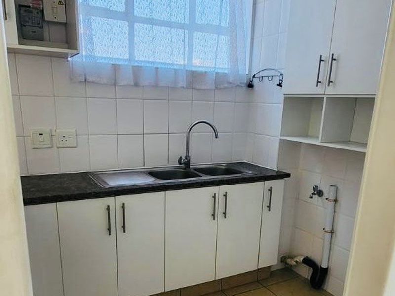 Cozy Two-Bedroom Apartment in the Heart of Morningside - Photo 5