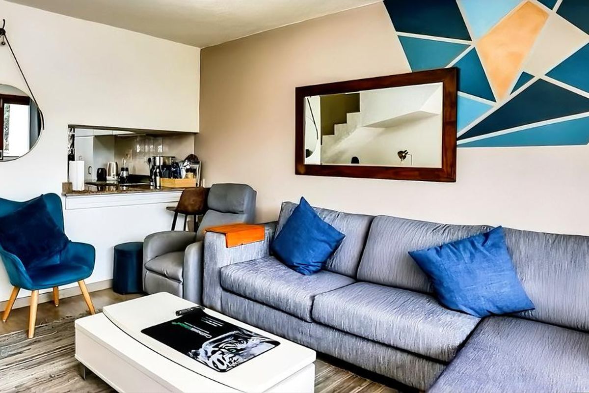 Reduced to Sell | Sunlit Duplex Retreat: Charming, Spacious 2-Bedroom Duplex Apartment in Sought-After Musgrave - Photo 2