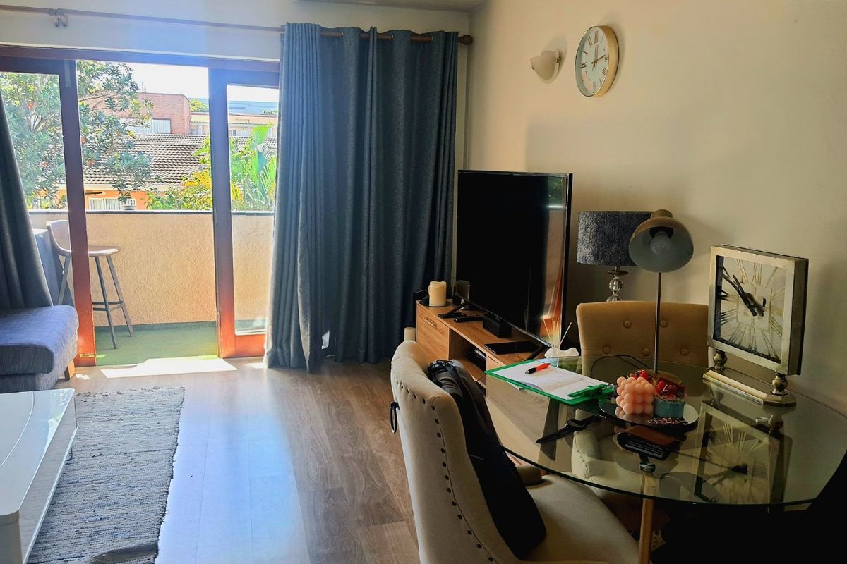 Reduced to Sell | Sunlit Duplex Retreat: Charming, Spacious 2-Bedroom Duplex Apartment in Sought-After Musgrave - Photo 5