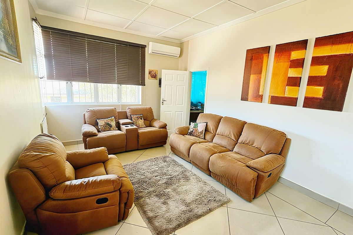 PRICE FURTHER REDUCED! Move-In Ready 2-Bedroom Apartment with in Secure Glenwood - Photo 2