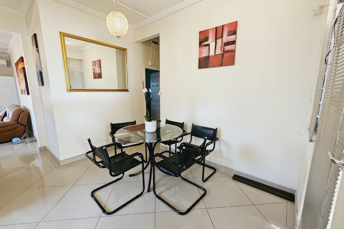 PRICE FURTHER REDUCED! Move-In Ready 2-Bedroom Apartment with in Secure Glenwood - Photo 3