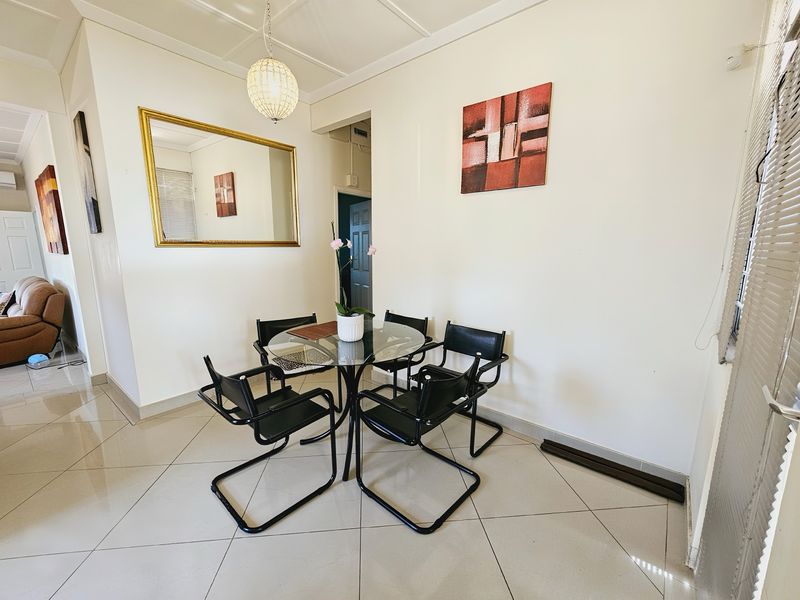 PRICE FURTHER REDUCED! Move-In Ready 2-Bedroom Apartment with in Secure Glenwood - Photo 3