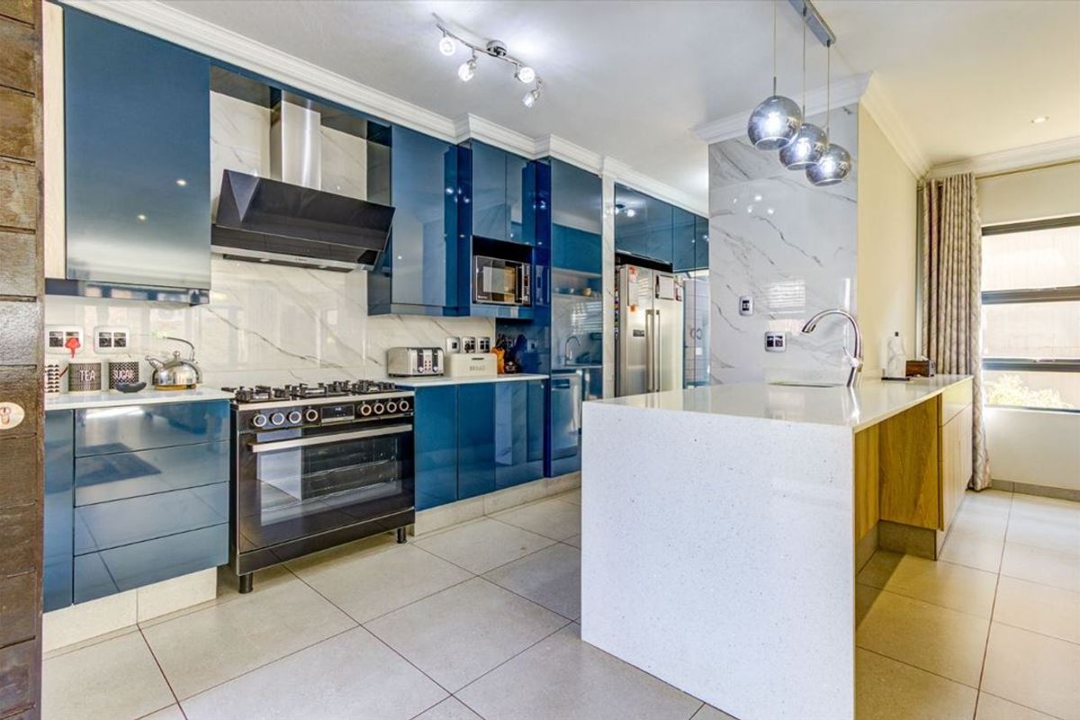 Spacious and Versatile Family Home - Photo 3