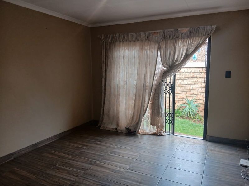 2 Bedroom Apartment For Sale - Photo 8