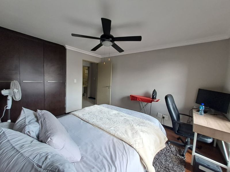 Elegant & Spacious 2-Bedroom Unit with Balcony - Photo 10