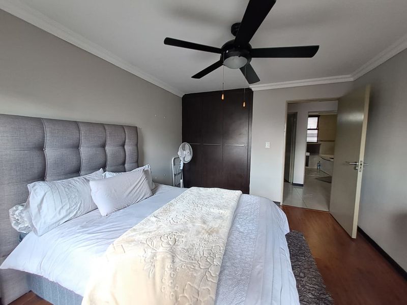 Elegant & Spacious 2-Bedroom Unit with Balcony - Photo 9