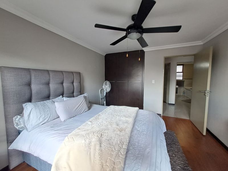 Elegant & Spacious 2-Bedroom Unit with Balcony - Photo 8