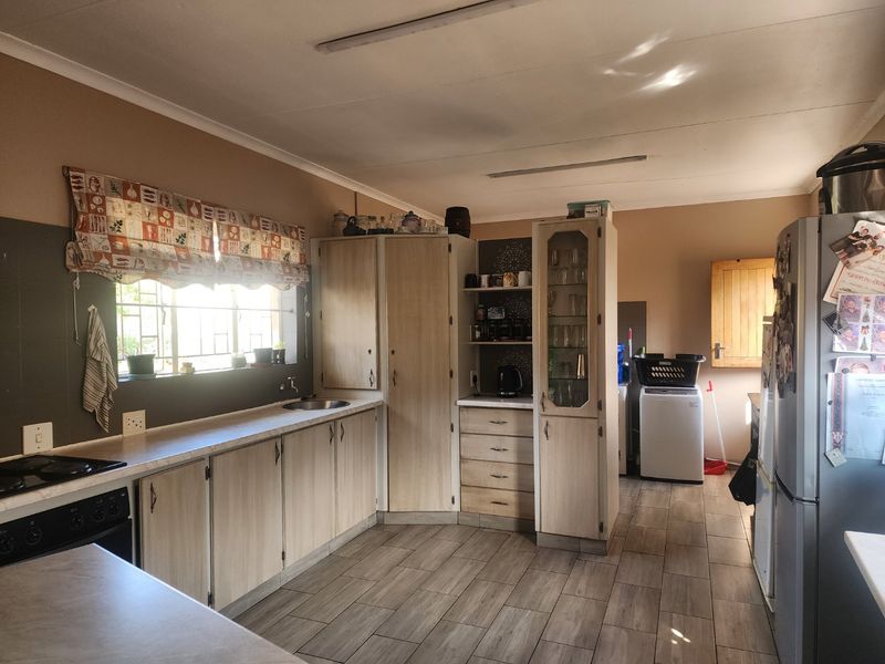 3 BEDROOM HOUSE PLUS 3 BEDROOM FLATLET IN ADAMAYVIEW - Photo 10