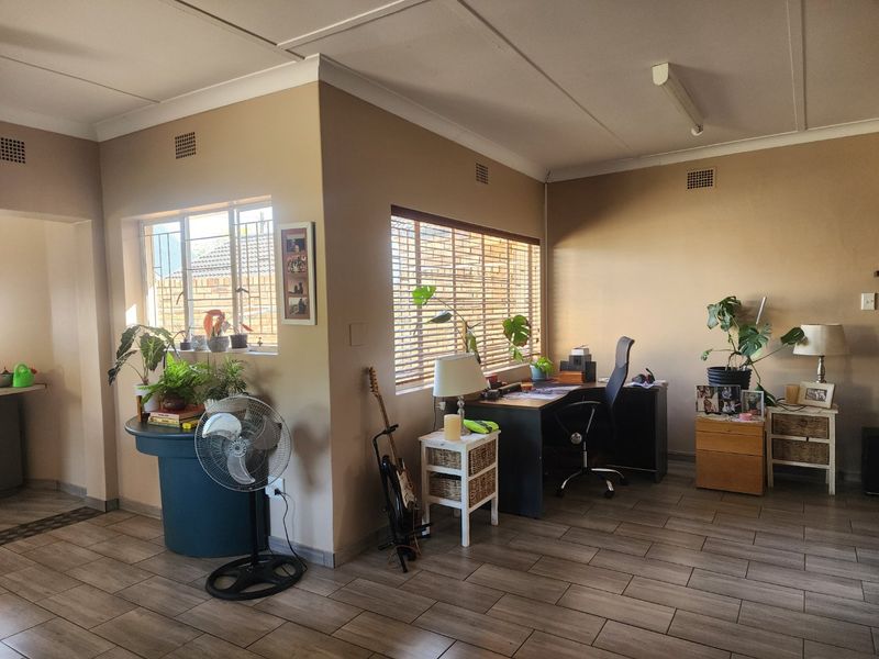 3 BEDROOM HOUSE PLUS 3 BEDROOM FLATLET IN ADAMAYVIEW - Photo 7