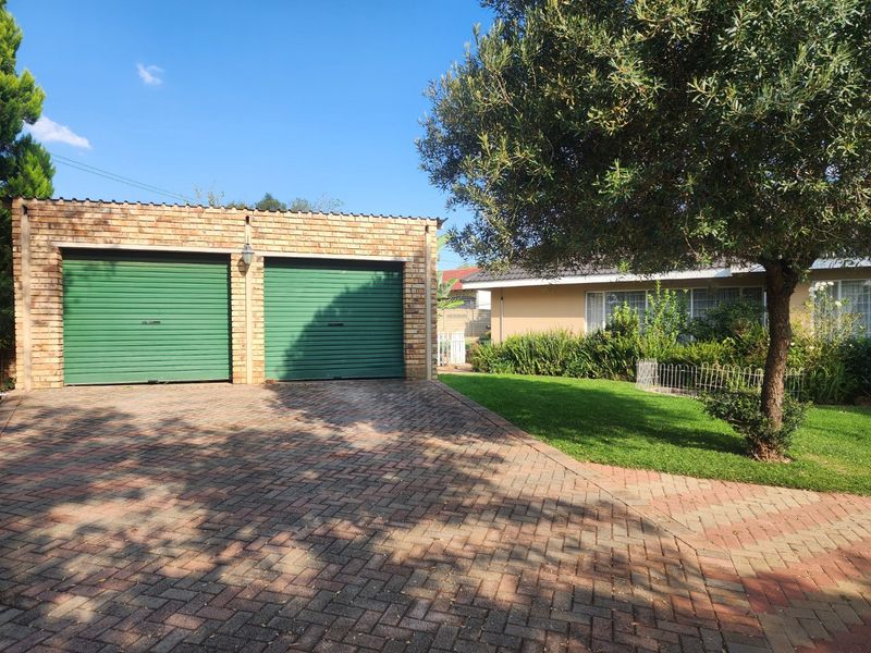 3 BEDROOM HOUSE PLUS 3 BEDROOM FLATLET IN ADAMAYVIEW - Photo 2