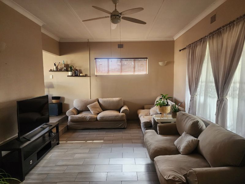 3 BEDROOM HOUSE PLUS 3 BEDROOM FLATLET IN ADAMAYVIEW - Photo 5