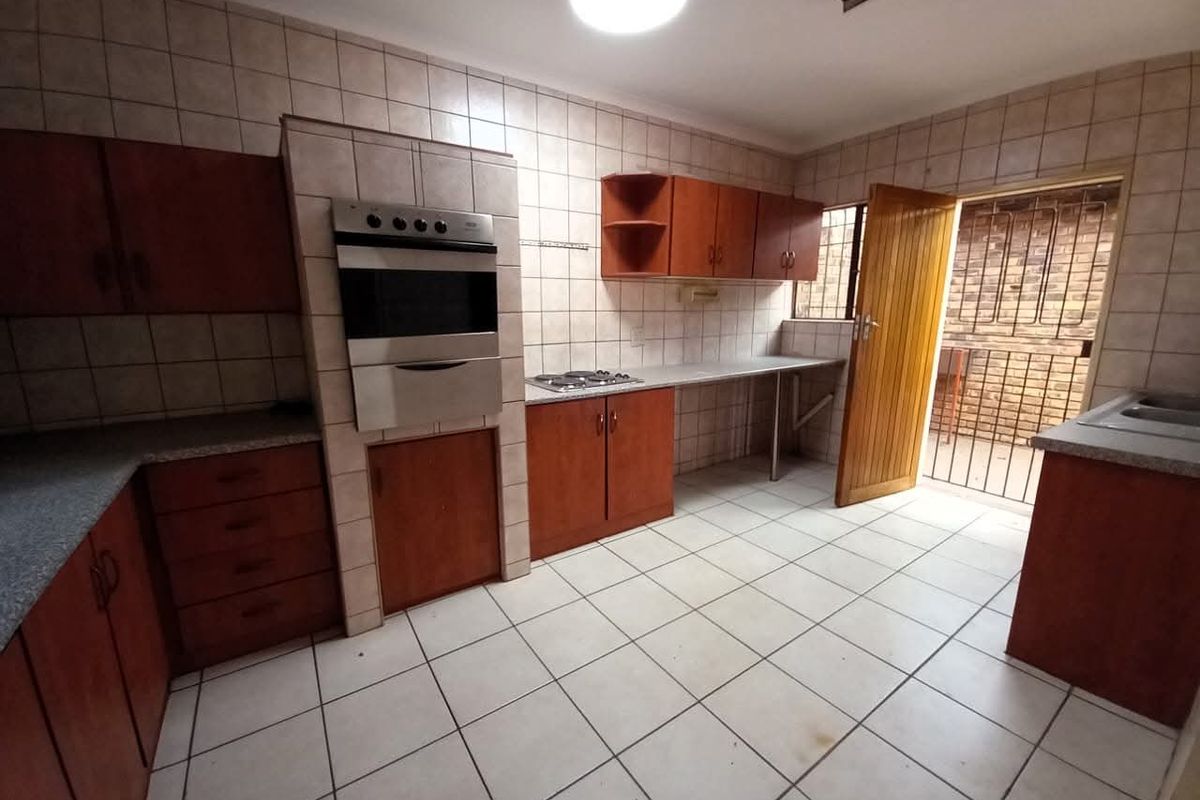 Fall in Love with Potential! - Photo 2