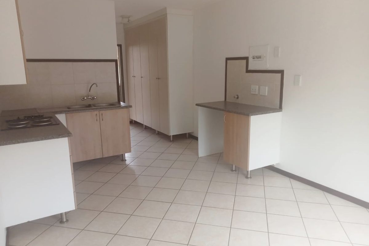 First Floor Bachelor For Rent - Photo 5