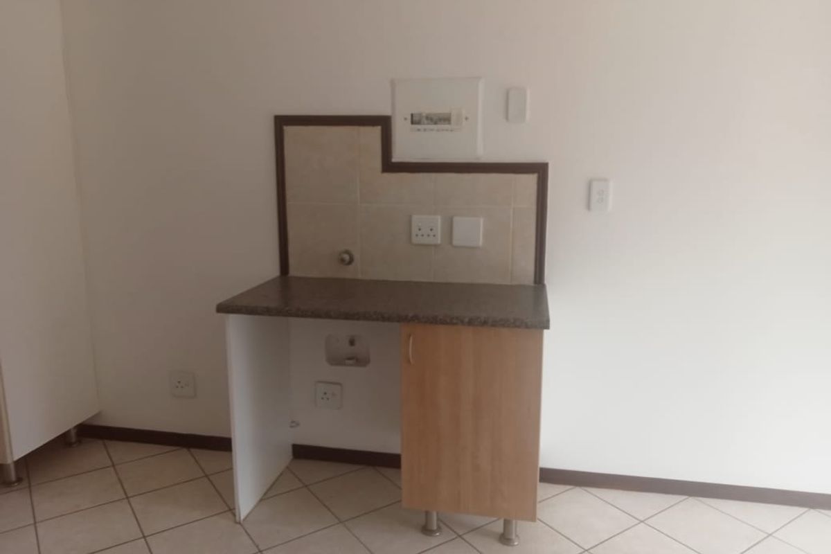 First Floor Bachelor For Rent - Photo 4