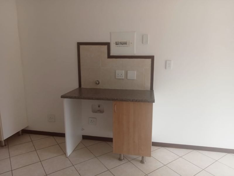 First Floor Bachelor For Rent - Photo 4
