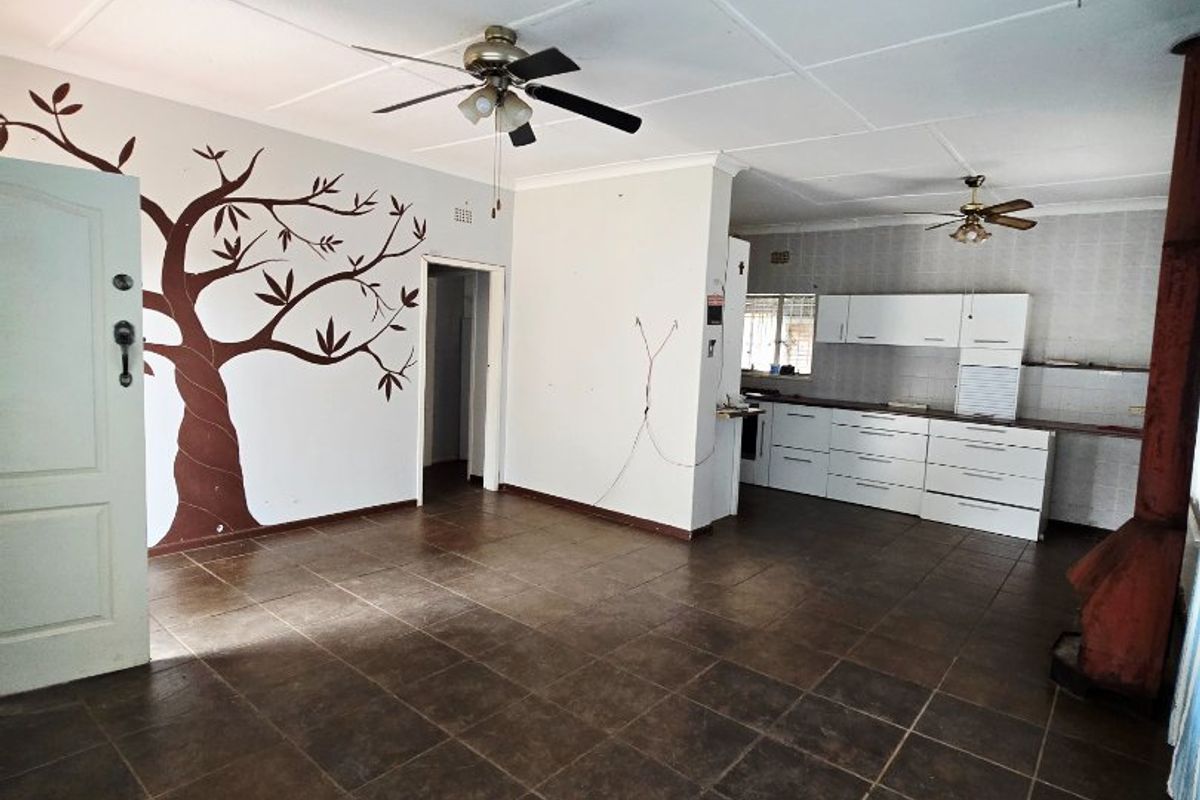 Charming Family Home with Flatlet and Pool in Stilfontein Ext 4 - Photo 5