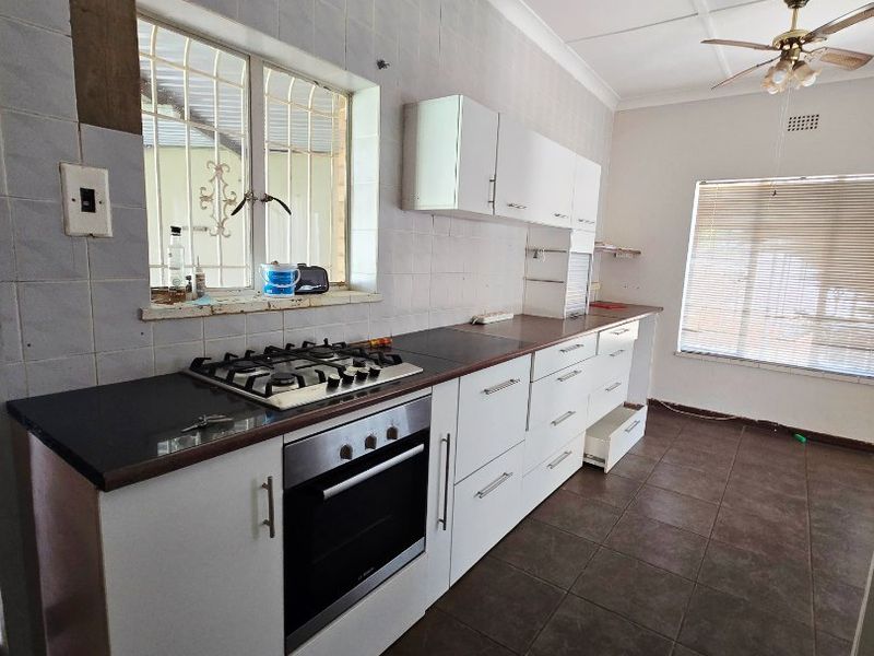 Charming Family Home with Flatlet and Pool in Stilfontein Ext 4 - Photo 10