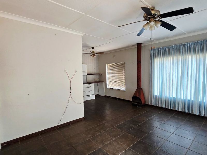 Charming Family Home with Flatlet and Pool in Stilfontein Ext 4 - Photo 6