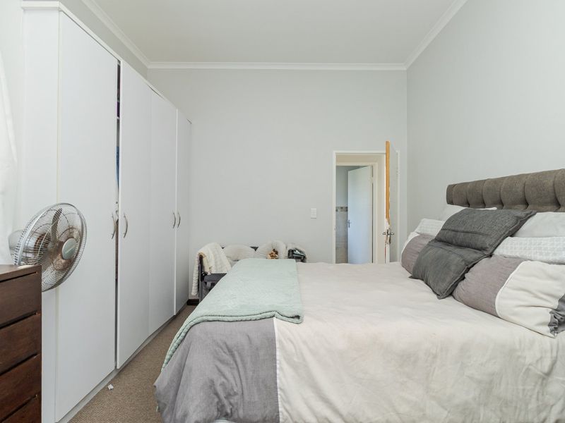 Modern Double-Storey Family Home in Secure Buhrein Estate - Photo 8