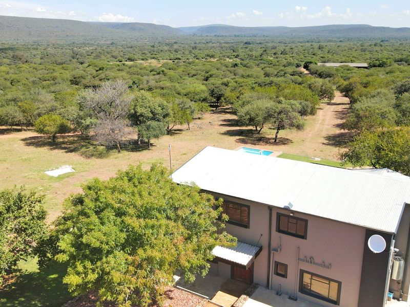 294 ha Game Farm Ellisras with 5 bedrooms and swimming pool - Photo 2