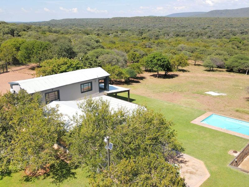294 ha Game Farm Ellisras with 5 bedrooms and swimming pool - Photo 4