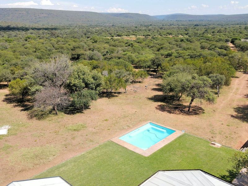 294 ha Game Farm Ellisras with 5 bedrooms and swimming pool - Photo 3