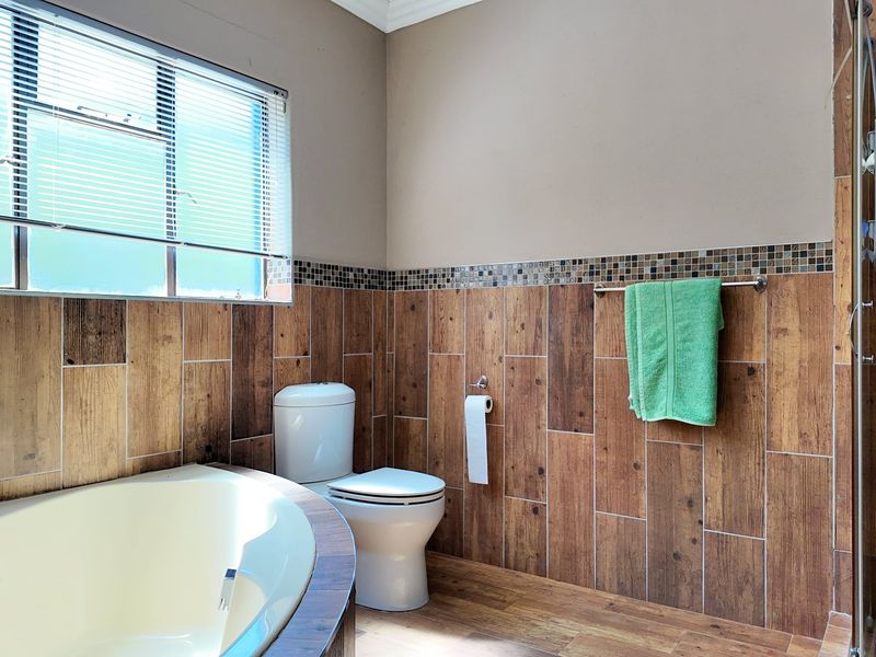 294 ha Game Farm Ellisras with 5 bedrooms and swimming pool - Photo 10