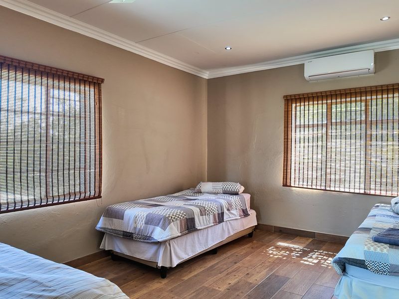 294 ha Game Farm Ellisras with 5 bedrooms and swimming pool - Photo 9