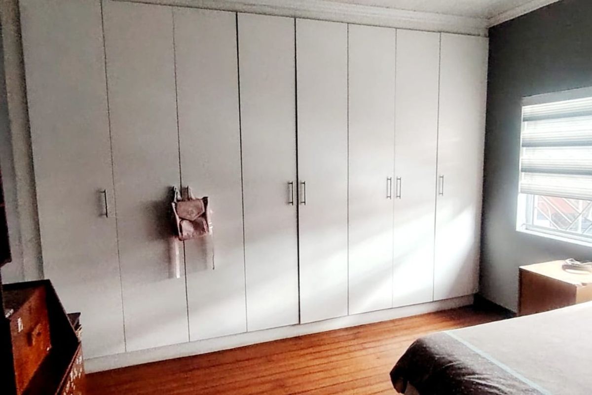 6 BEDROOM HOUSE IN HIGHGATE - Photo 5