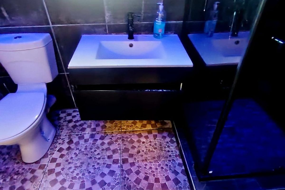 6 BEDROOM HOUSE IN HIGHGATE - Photo 3