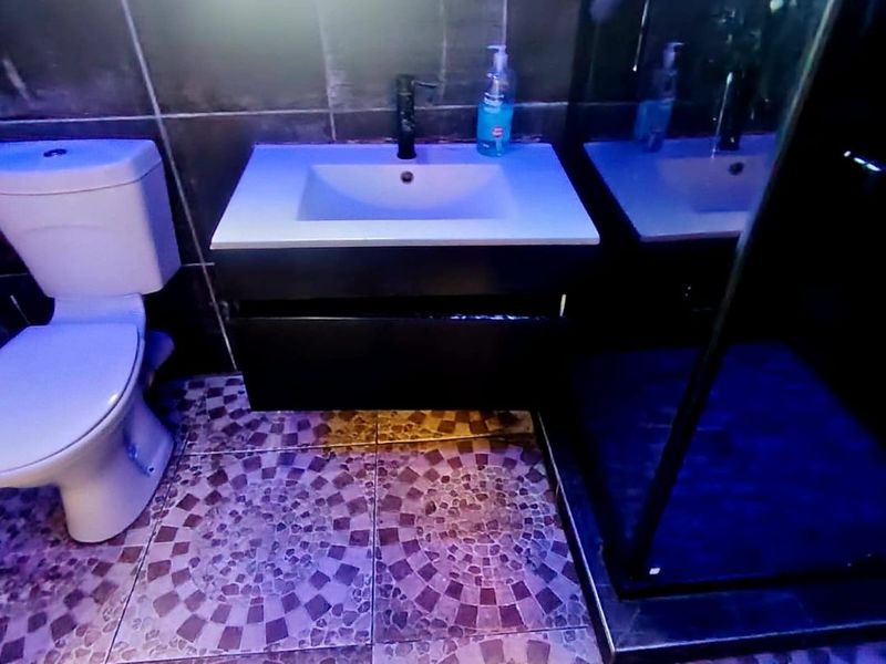 6 BEDROOM HOUSE IN HIGHGATE - Photo 3