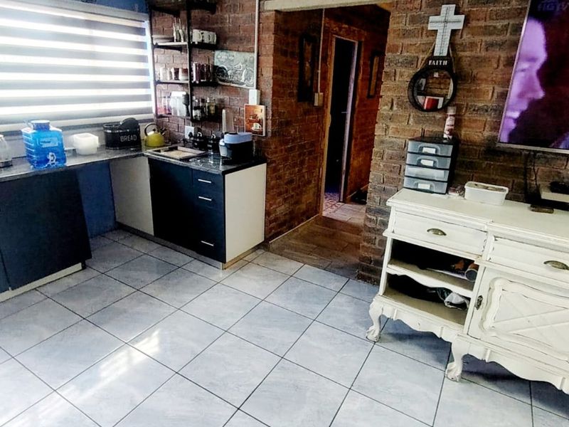 6 BEDROOM HOUSE IN HIGHGATE - Photo 6